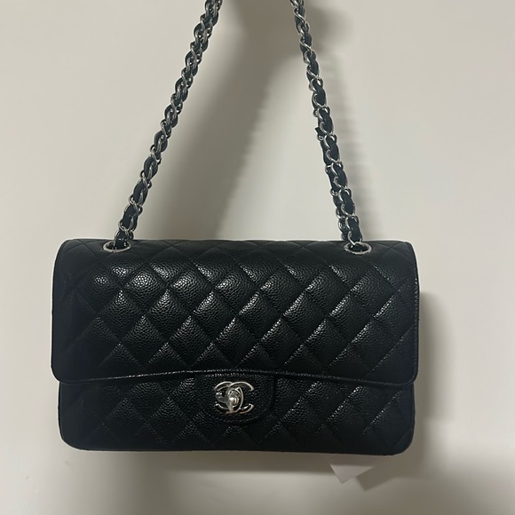 CHANEL Handbags - NWT CHANEL MEDIUM CLASSIC Double Flap bag